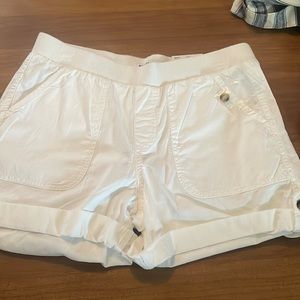 White shorts 🤍 Ultracomfort Waistband 🤍 NWT!